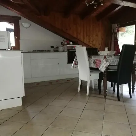 아파트 Mansarda Luminosa